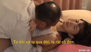 Asian babe with a hairy pussy