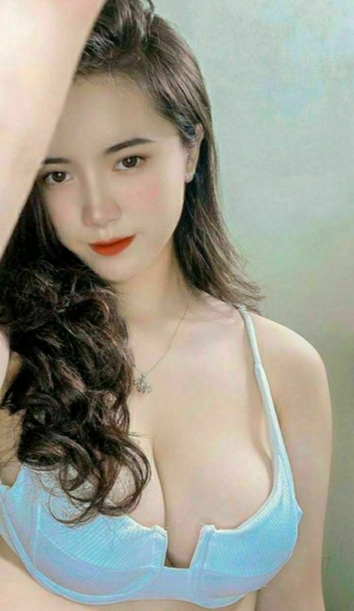 Bố đi vắng, 4 cô con gái ở nhà bị những tên côn đồ để ý tới